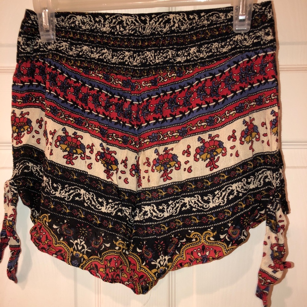 Band of Gypsies boho India printed side tie shorts - Picture 6 of 7